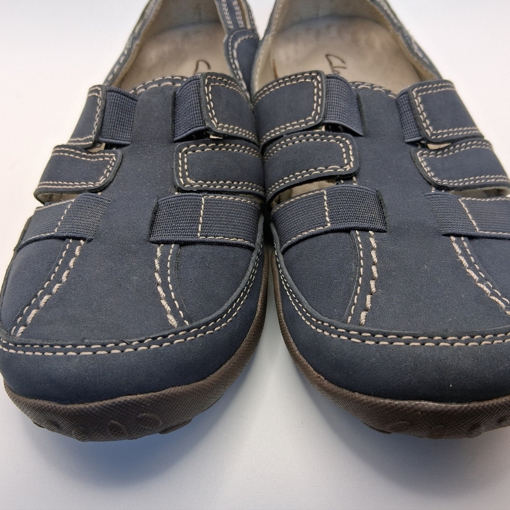Clarks Mary Jane Loafers/Driving Shoes with Light Arch Support & White Stitching - Picture 6 of 13